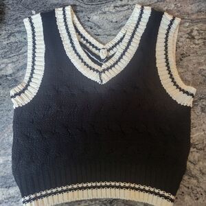 Crescent black and white cropped vest XS